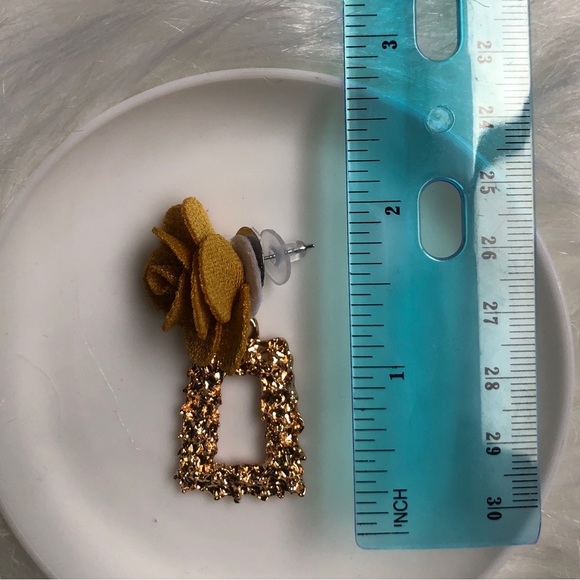 Statement floral & faux gold drop earrings - Picture 7 of 7